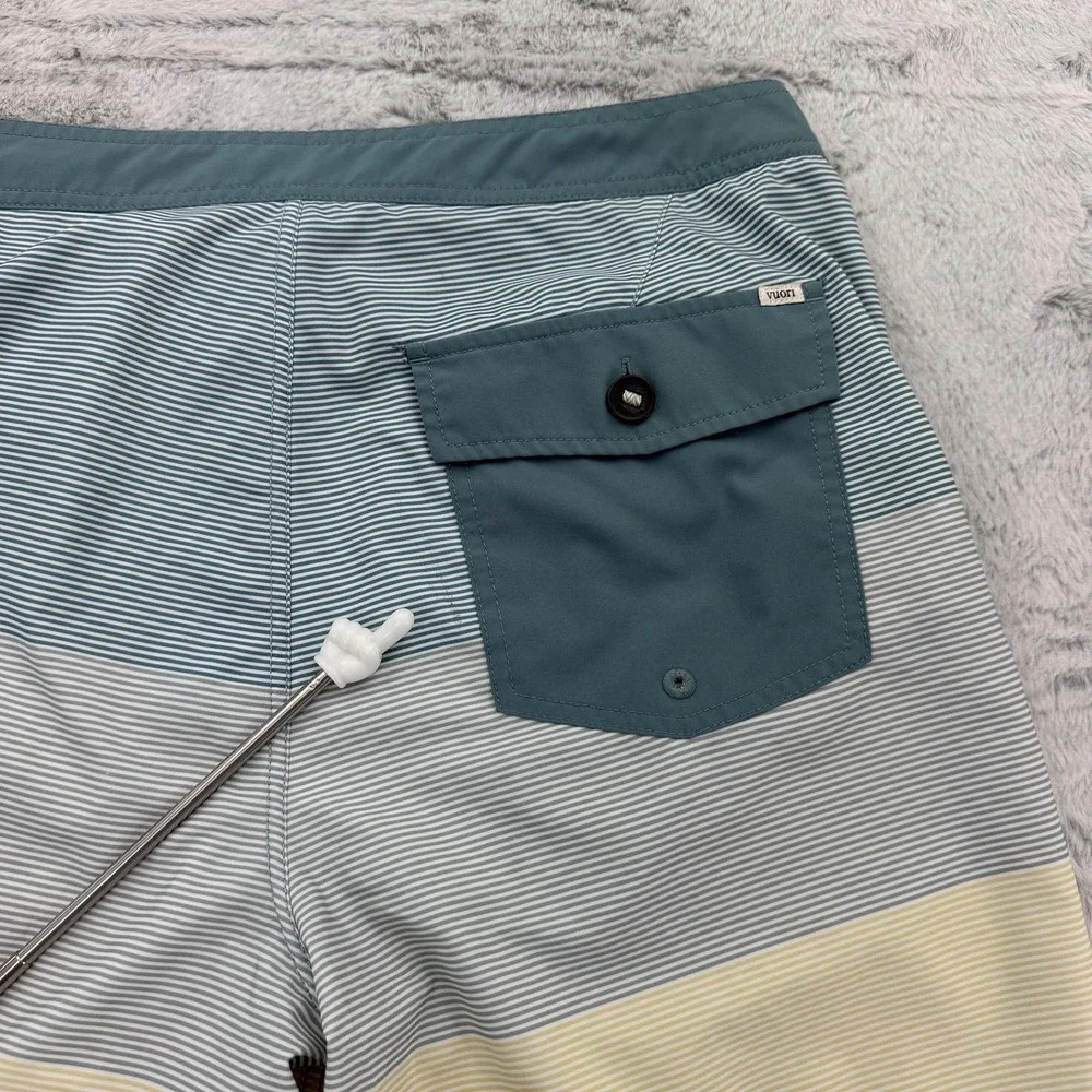 Vuori Shorts Mens 32 Blue Stripe Swim Trunks Drawstring Back Pocket Stretch